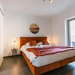 Apartamento Casiola - Cozy A Stone's Throw From The *