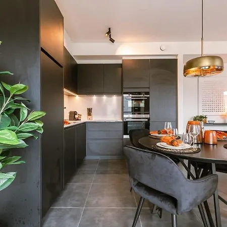 Huswell - Cozy A Stone's Throw From The *