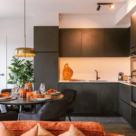 Huswell - Cozy A Stone's Throw From The Apartment *