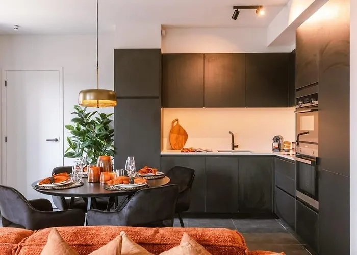 Huswell - Cozy A Stone's Throw From The Apartment *