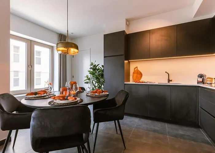 Huswell - Cozy A Stone's Throw From The Apartment