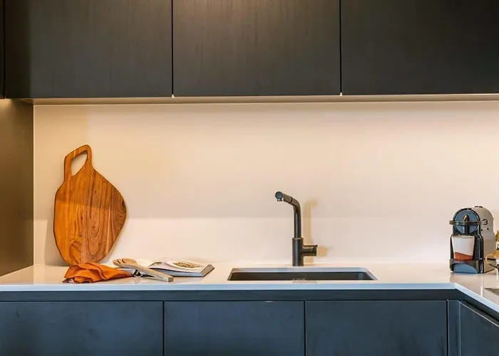 Huswell - Cozy A Stone's Throw From The