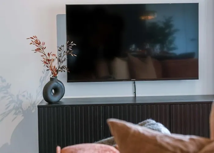 Huswell - Cozy A Stone's Throw From The Apartment