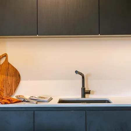 Huswell - Cozy A Stone's Throw From The *